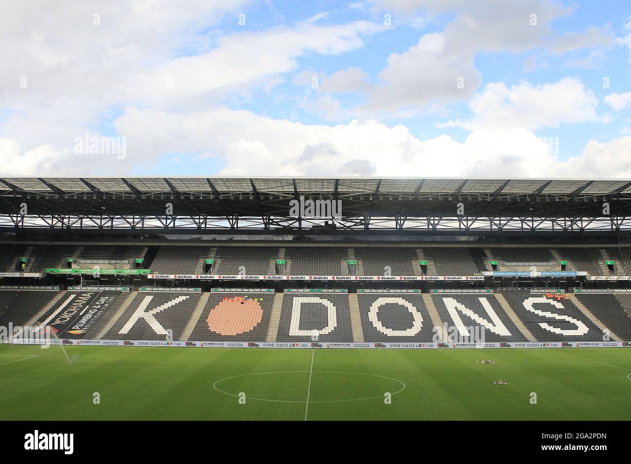 Milton Keynes, Regno Unito. 28 luglio 2021. Una vista generale dell'interno dello Stadio MK prima del calcio d'inizio. Pre-season friendly match, MK Dons v Tottenham Hotspur a Milton Keynes mercoledì 28 luglio 2021. Questa immagine può essere utilizzata solo per scopi editoriali. Solo per uso editoriale, è richiesta una licenza per uso commerciale. Nessun utilizzo nelle scommesse, nei giochi o nelle pubblicazioni di un singolo club/campionato/giocatore. pic by Steffan Bowen/Andrew Orchard sports photography/Alamy Live news Credit: Andrew Orchard sports photography/Alamy Live News Foto Stock