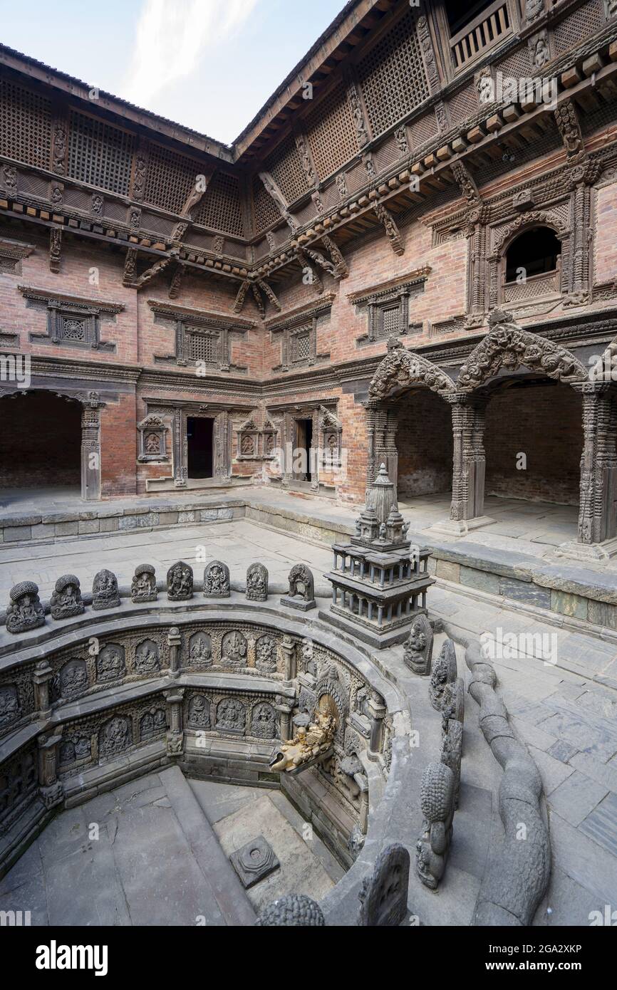 Interno del Palazzo reale Durbar Square città vecchia di Patan o Lalitpur costruito dal Newari Hindu Mallas tra i 16th e 18th secoli nel... Foto Stock