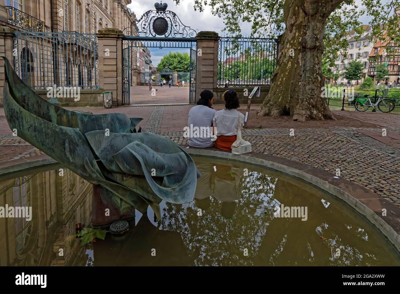 STRASBURGO, FRANCIA, 23 giugno 2021 : scultura in un parco delle banchine del fiume Ill nel centro di Strasburgo, vicino al Palais Rohan. Foto Stock