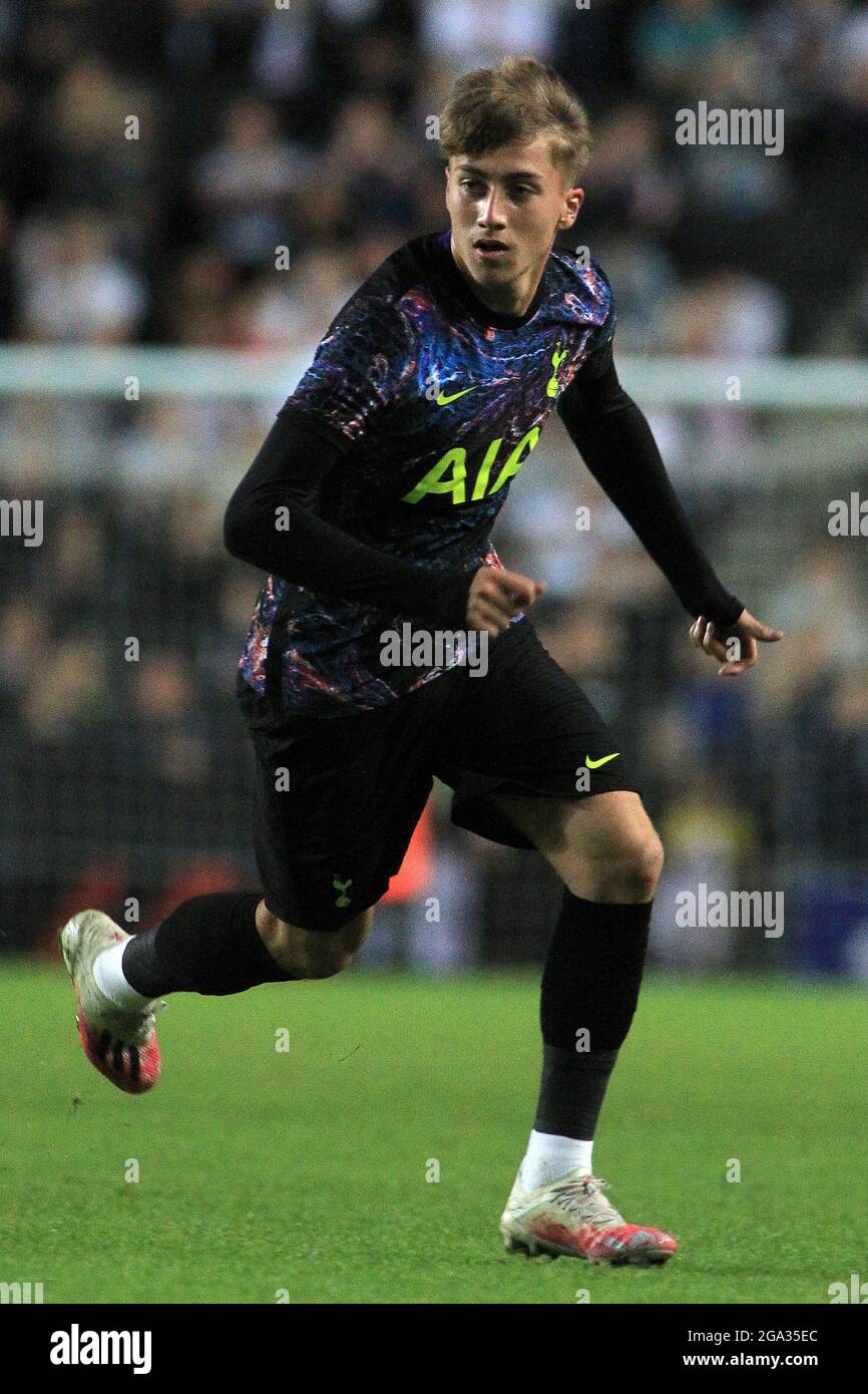 Milton Keynes, Regno Unito. 28 luglio 2021. Jack Clarke di Tottenham Hotspur in azione durante il gioco. Pre-season friendly match, MK Dons v Tottenham Hotspur a Milton Keynes mercoledì 28 luglio 2021. Questa immagine può essere utilizzata solo per scopi editoriali. Solo per uso editoriale, è richiesta una licenza per uso commerciale. Nessun utilizzo nelle scommesse, nei giochi o nelle pubblicazioni di un singolo club/campionato/giocatore. pic by Steffan Bowen/Andrew Orchard sports photography/Alamy Live news Credit: Andrew Orchard sports photography/Alamy Live News Foto Stock