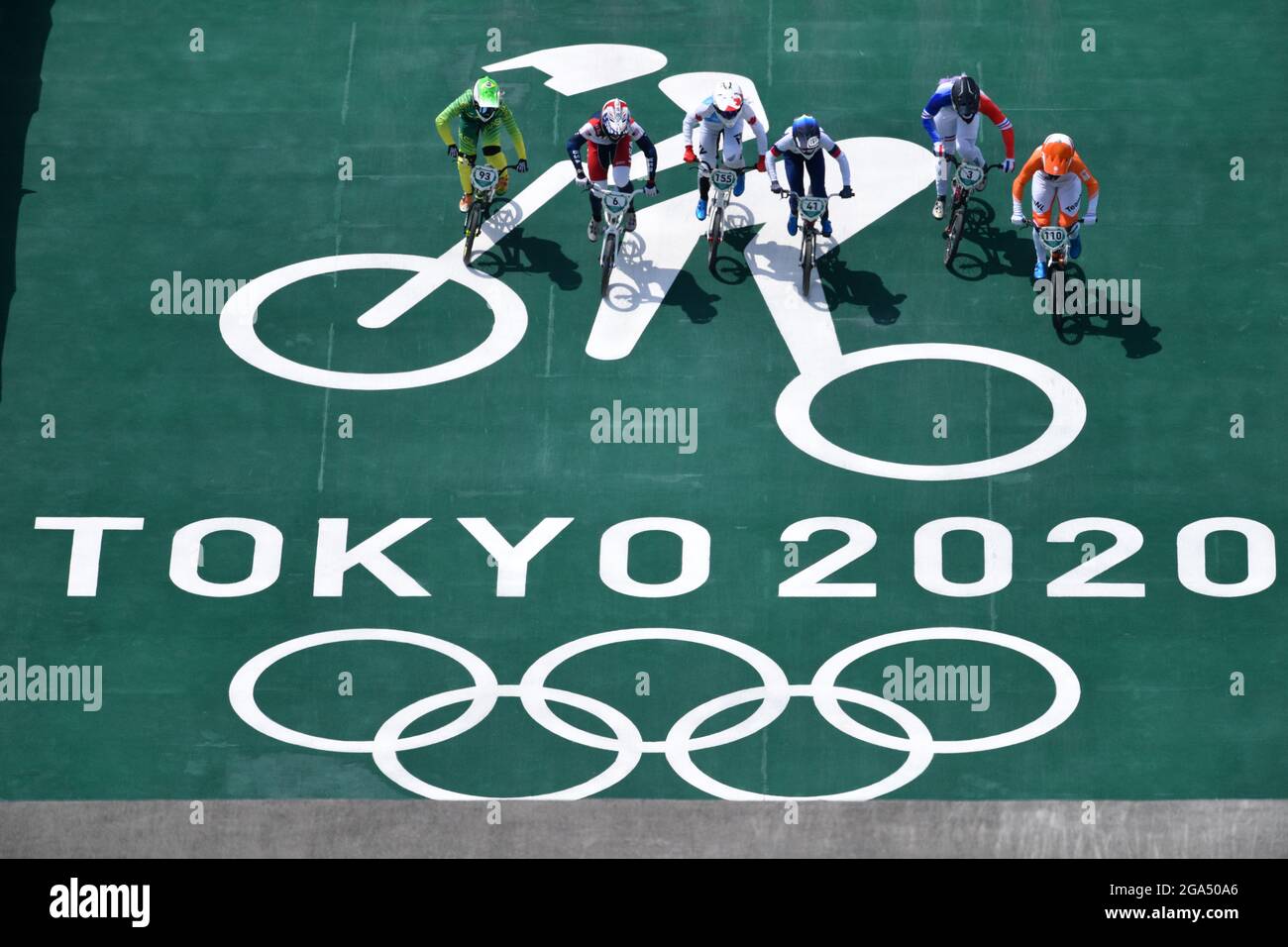 Tokyo, Giappone. Credito: MATSUO. 29 luglio 2021. STEVAUX CARNAVAL Priscilla Andreia 93 (BRA), STANCIL Felicia 6 (USA), MECHIELSEN Drew 155 (CAN), SUVOROVA Natalia 41 (ROC), ETIENNE Axelle 3 (fra), SMULDERS Laura 110 (NED) Ciclismo : BMX Racing - quarto finale femminile durante i Giochi Olimpici di Tokyo 2020 in Giappone, Ariake. Credit: MATSUO .K/AFLO SPORT/Alamy Live News Foto Stock