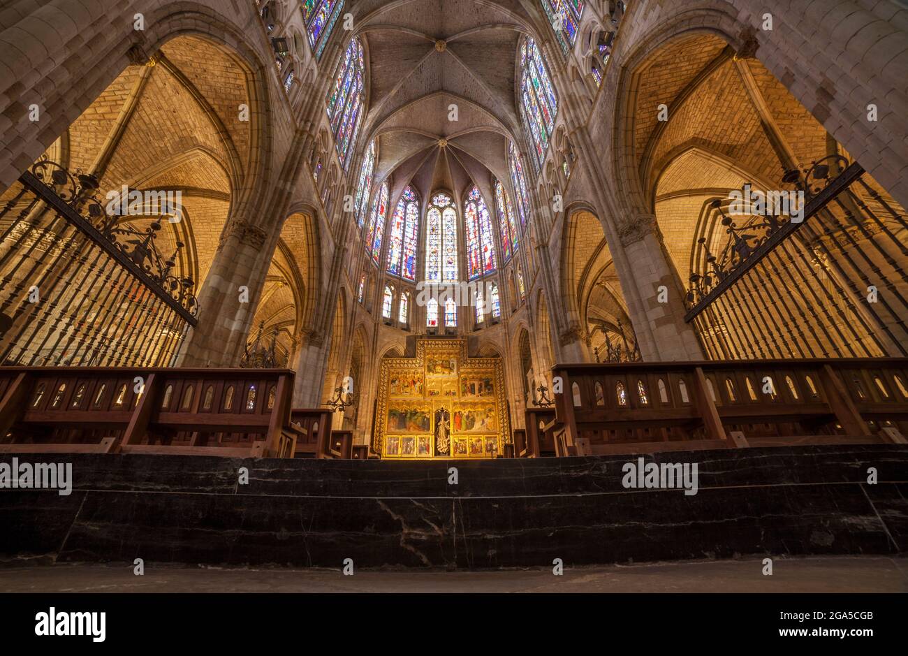 Leon, Spagna - 25 giugno 2019: Leon Cattedrale altare, chiamato anche la Casa della luce, Spagna Foto Stock