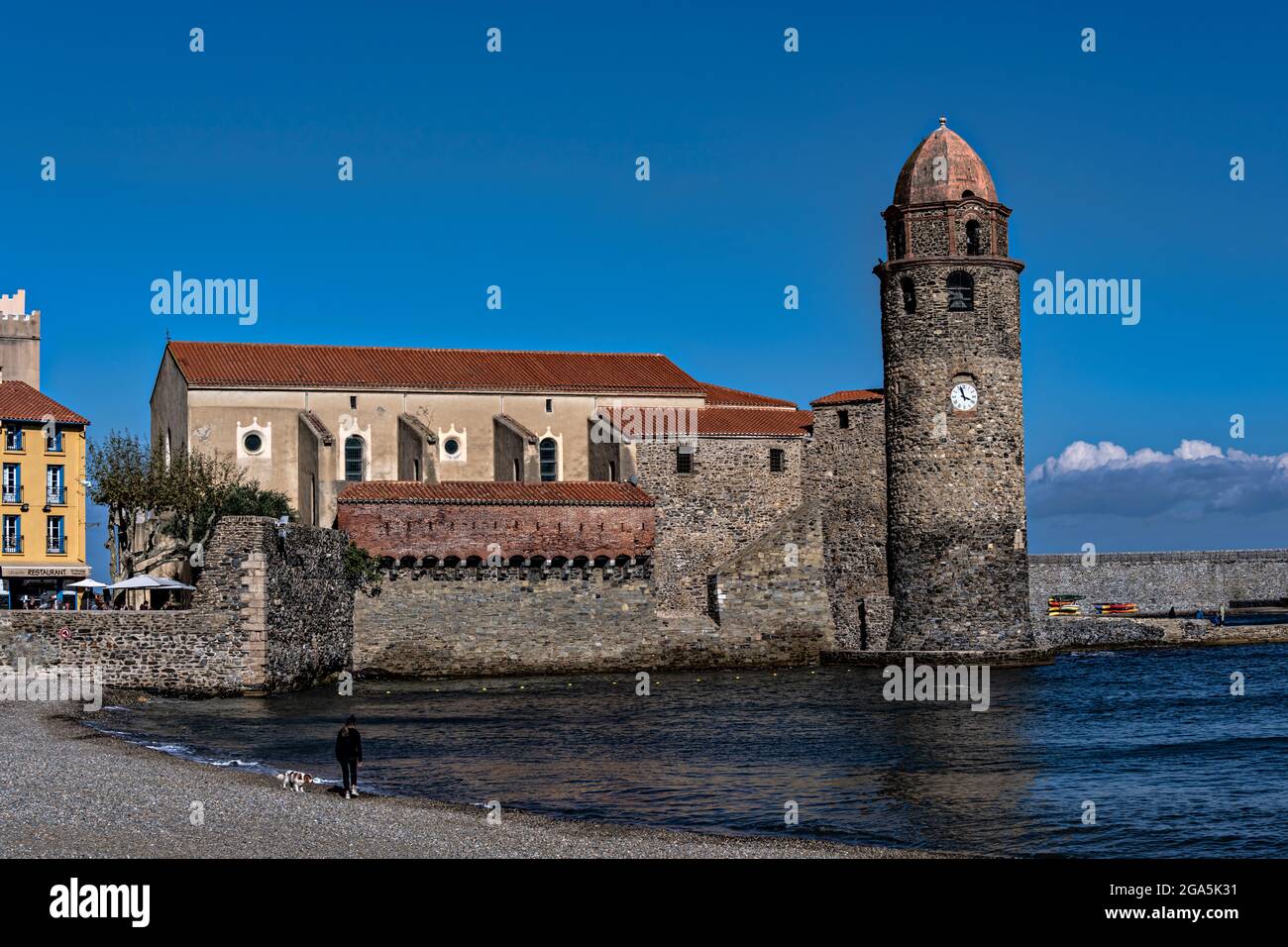 Chiesa di Notre Dame des Anges, Collioure, Pirenei Orientali, Linguadoca-Rossiglione, Francia. Foto Stock