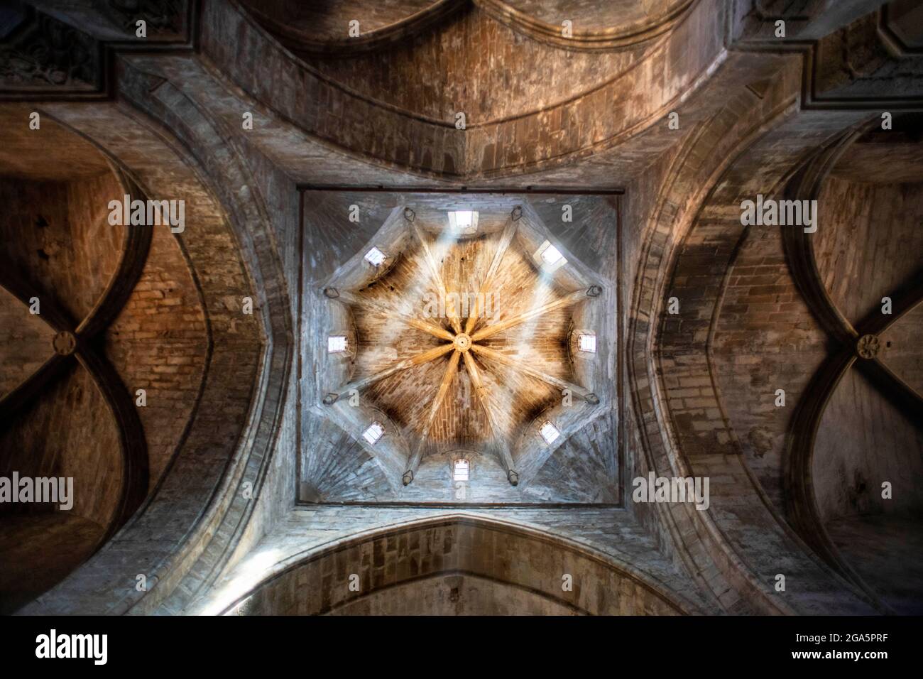 Cupola della Chiesa di Vallbona de les Monges Lleida Catalogna Spagna. Abbazia di Vallbona, altrimenti il Monastero di Santa Maria de Vallbona è una Cistercia Foto Stock