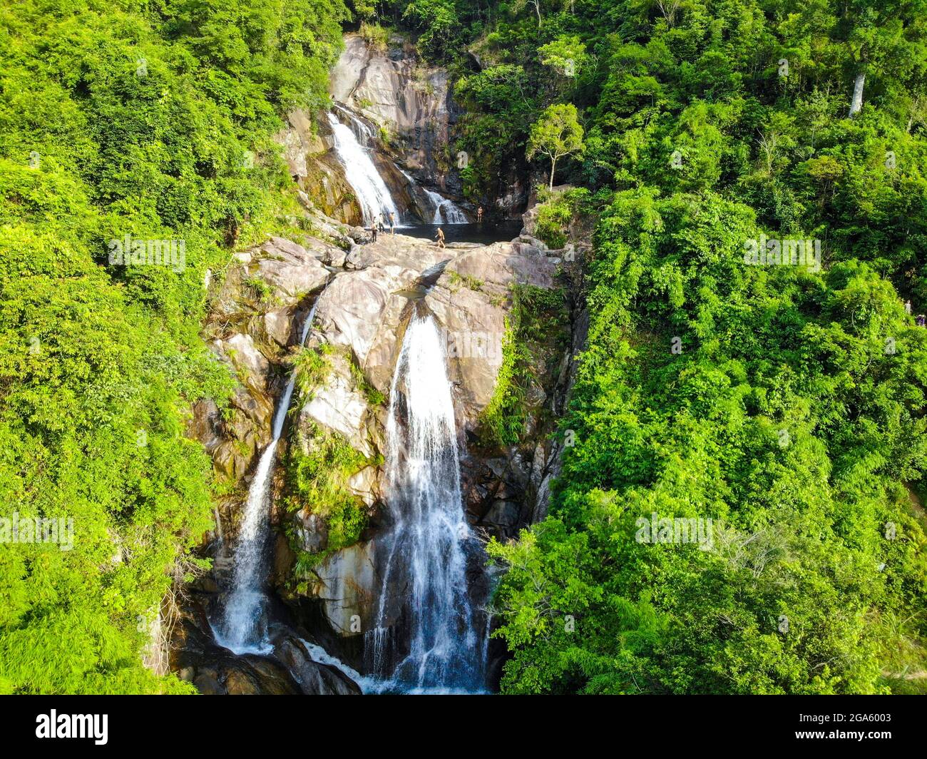 Bella cascata nel distretto di Binh Lieu Quang Ninh provincia nord Vietnam Foto Stock