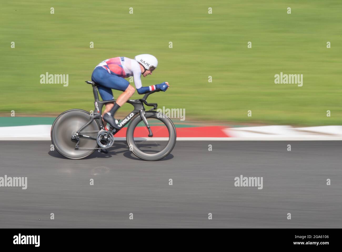 Oyama, Giappone. 28 luglio 2021. Ciclismo: Olimpiadi, Oyama, uomini, prova individuale a tempo al Fuji International Speedway. Tao Geoghegan Hart dalla Gran Bretagna. Credit: Sebastian Gollnow/dpa/Alamy Live News Foto Stock