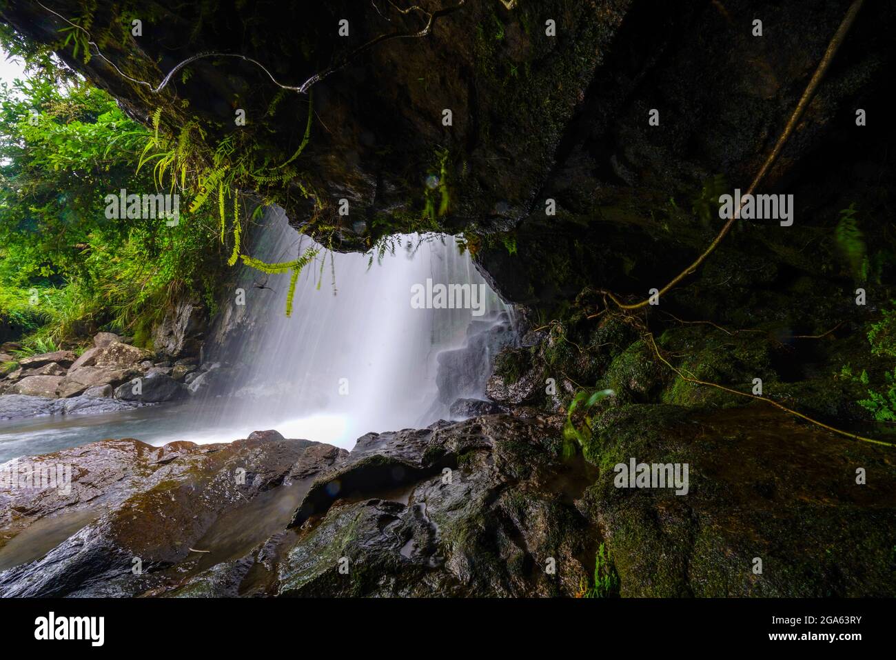 Bella cascata nel distretto di Binh Lieu Quang Ninh provincia nord Vietnam Foto Stock