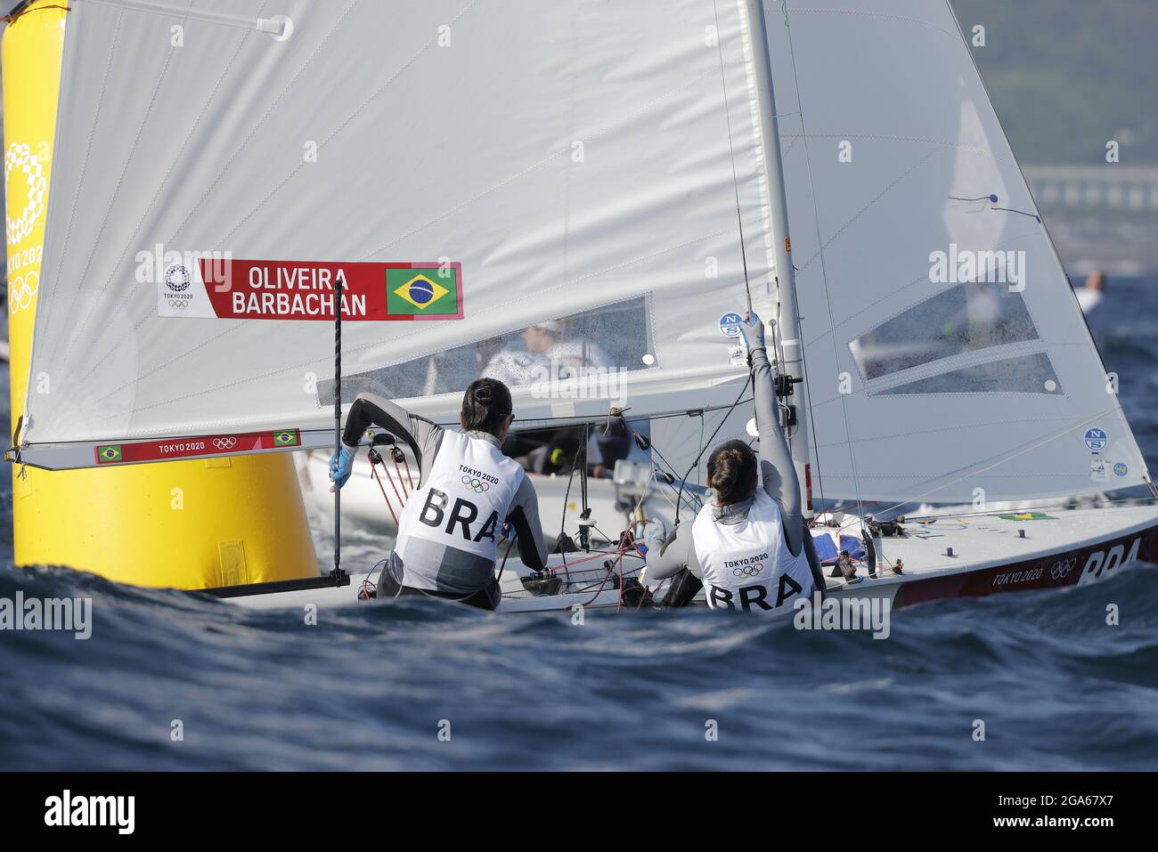 OLIVEIRA, BARBACHAN (BRA) 28 LUGLIO 2021 - vela : Dinghy 470 (gara 2) per due donne durante i Giochi Olimpici di Tokyo 2020 al porto di Enoshima a Kanagawa, Giappone. Credit: Kaoru Soehata/AFLO/Alamy Live News Foto Stock