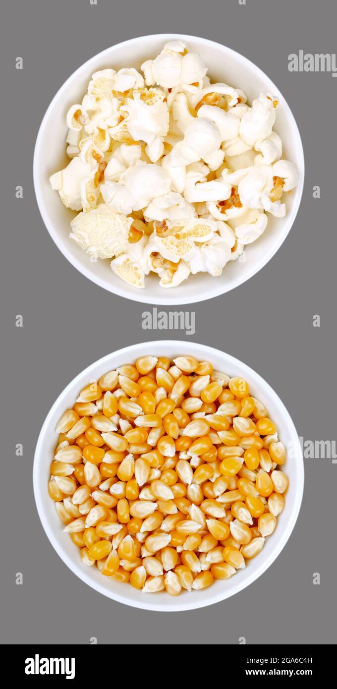Popcorn schioccato e non schioccato, in ciotole bianche, su grigio. Popcorn a forma di farfalla, soffiato da chicchi riscaldati, e semi di un tipo speciale di mais. Foto Stock