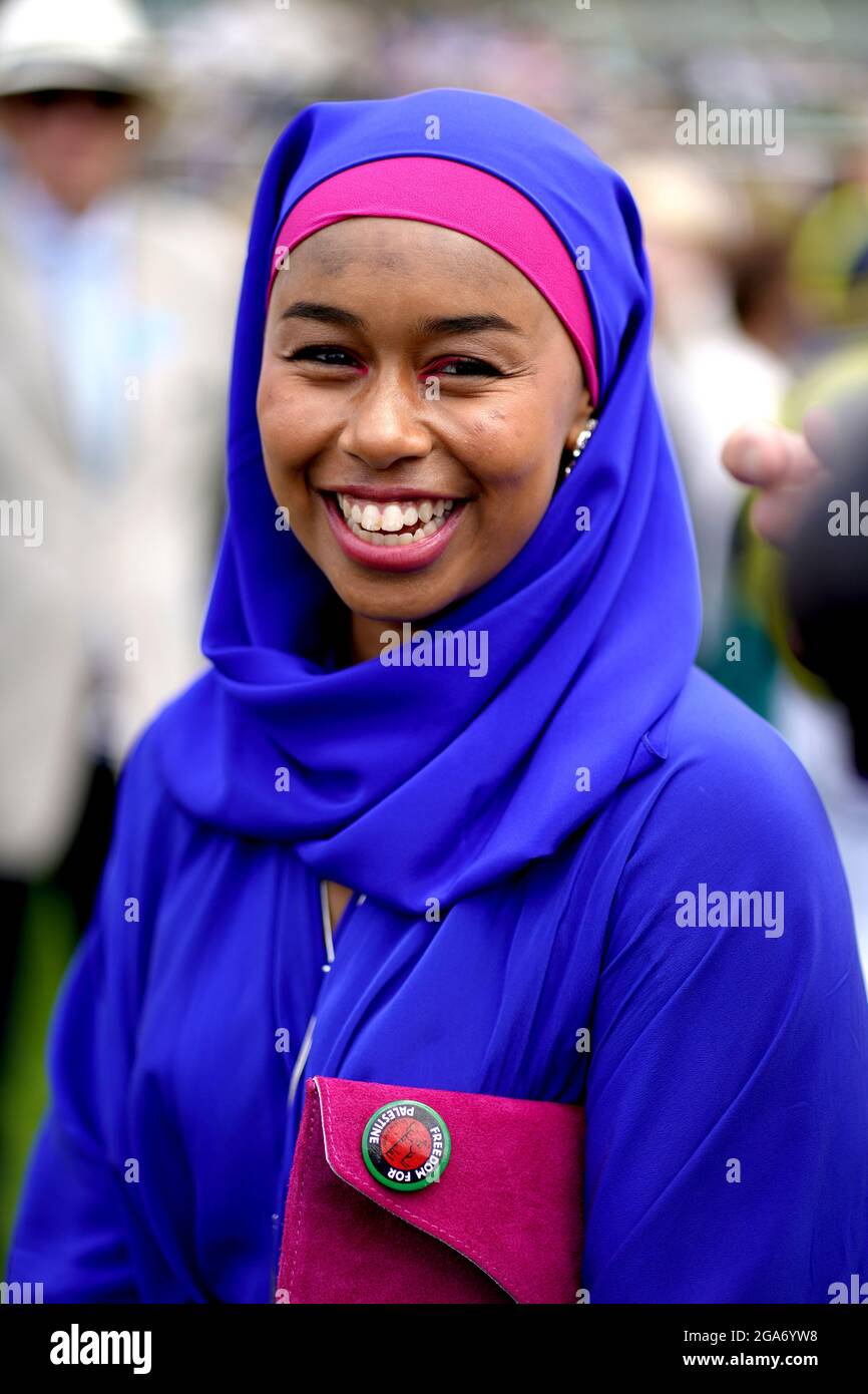 Khadijah Mellah durante il terzo giorno del Goodwood Festival presso l'ippodromo di Goodwood, Chichester. Foto Stock