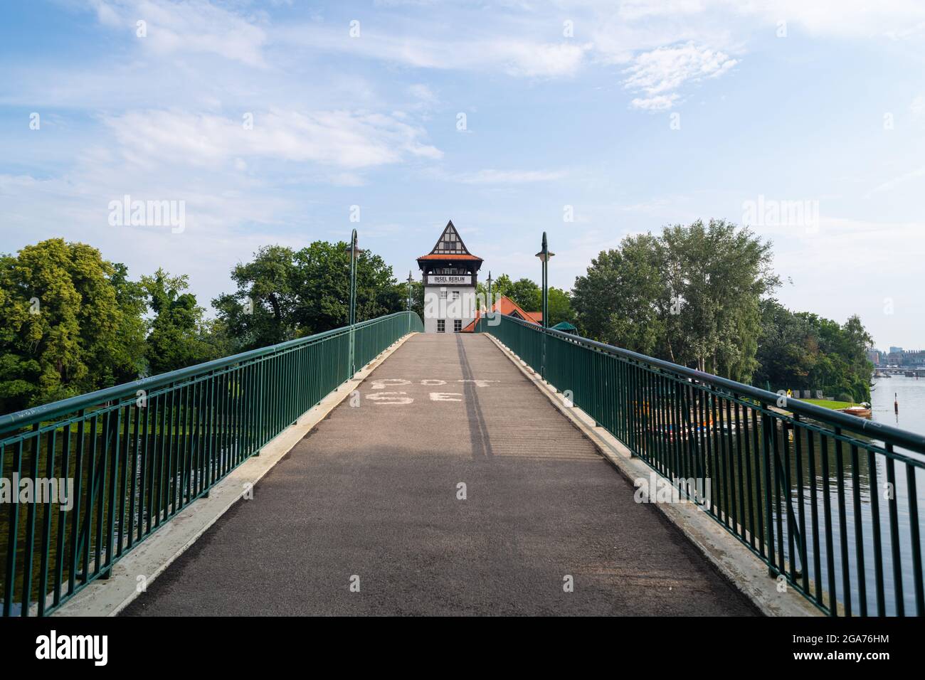 25 Luglio 2021 Berlino, Germania: Foto dal Ponte dell'Abbazia all'isola dei giovani di Berlino Foto Stock