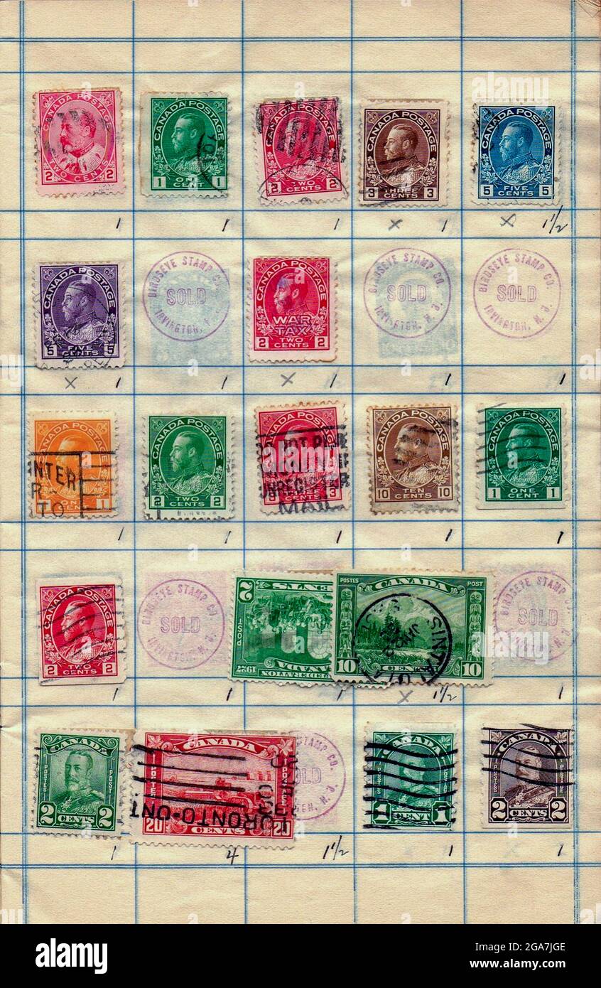 Una collezione di vecchi francobolli dal Canada Filatelia è lo studio dei francobolli e della storia postale. Foto Stock