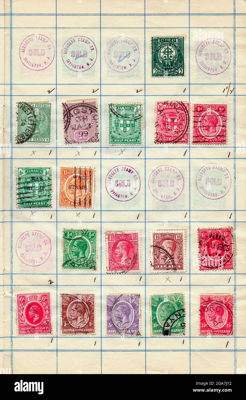 Una collezione di vecchi francobolli dalla Giamaica Filatelia è lo studio dei francobolli e della storia postale. Foto Stock