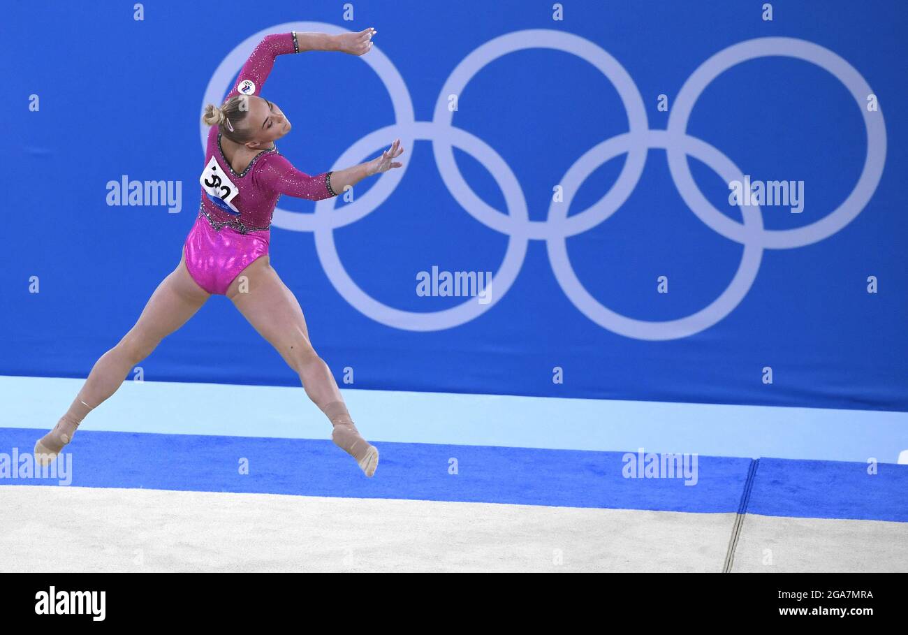 Tokyo, Giappone. 29 luglio 2021. Angelina Melnikova del Comitato Olimpico Russo esegue la sua routine sul pavimento prima di andare a vincere la medaglia di bronzo durante il concorso finale di ginnastica femminile all-around alle Olimpiadi di Tokyo 2020 giovedì 29 luglio 2021, a Tokyo, Giappone. Foto di Mike Theiler/UPI Credit: UPI/Alamy Live News Foto Stock