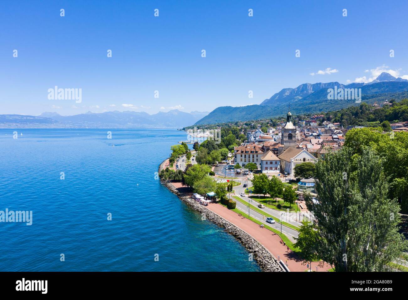 Veduta aerea della città di Evian (Evian-Les-Bains) in alta Savoia in Francia Foto Stock