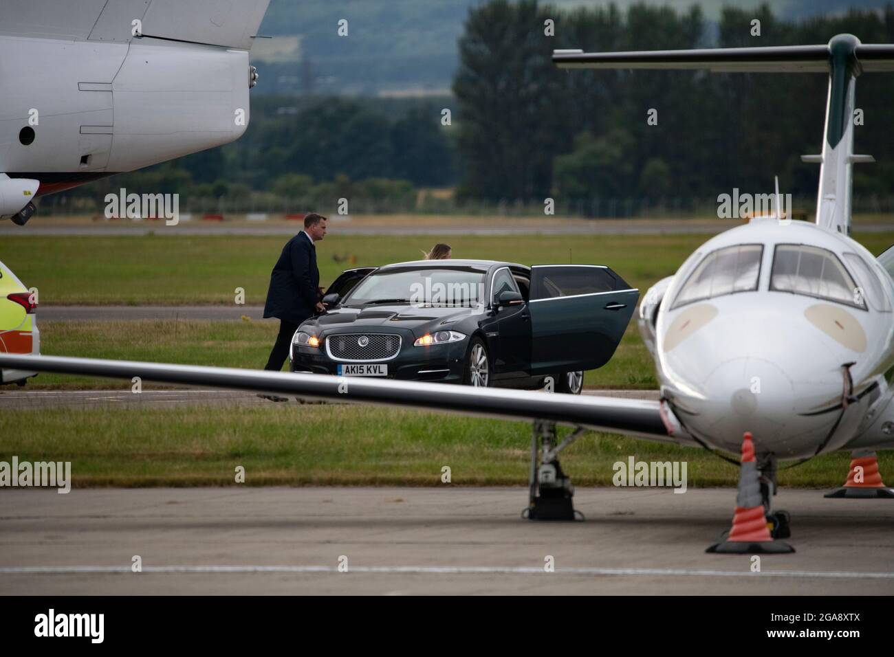 Glasgow, Scozia, Regno Unito. 29 luglio 2021. NELLA FOTO: Cancelliere britannico dello scacchiere, Rt Hon Rishi Sunak MP ha visto andare sul suo jet aereo privato in partenza dall'aeroporto internazionale di Glasgow dopo aver visitato una serie di aziende in Scozia e aver mantenuto i legami con l'Unione. Credit: Colin Fisher/Alamy Live News Foto Stock