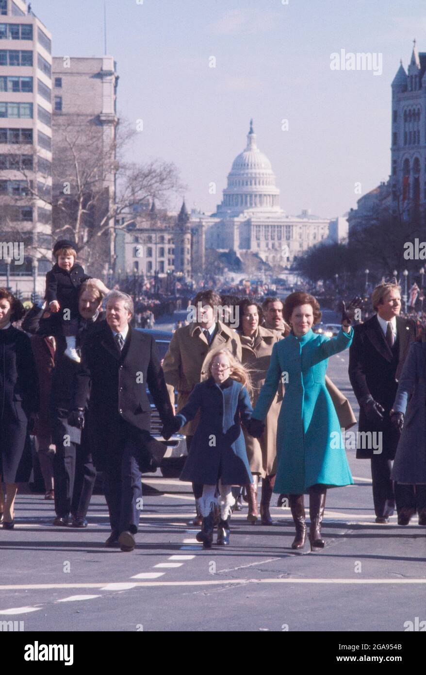 Il presidente degli Stati Uniti Jimmy carter, la figlia Amy e la prima signora Rosalynn carter che cammina nella Inaugural Parade, Washington, D.C., USA, Bernard Gotfryd, 20 gennaio 1977 Foto Stock