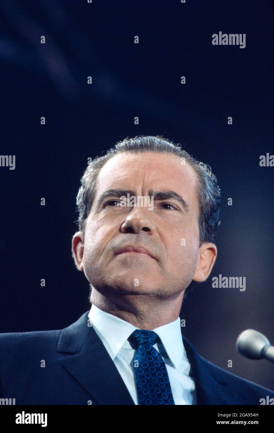 Candidato presidenziale repubblicano Richard Nixon, Ritratto della testa e delle spalle, Notte delle elezioni, Waldorf-Astoria Hotel, New York City, New York, USA, Bernard Gotfryd, 6 novembre 1968 Foto Stock