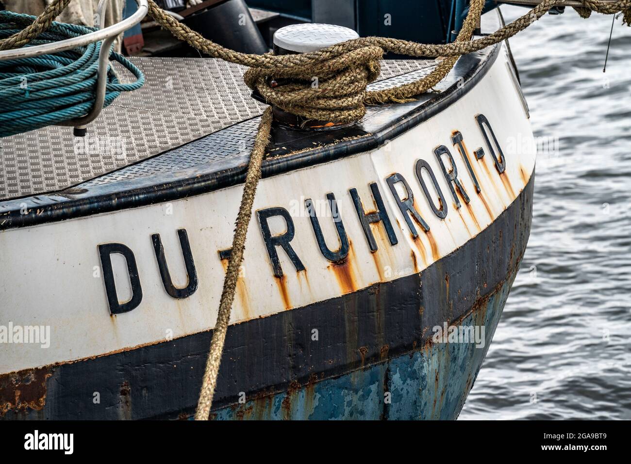 Nave da carico con porto d'origine Ruhrort, distretto portuale Duisburg-Ruhrort, NRW, Germania, Foto Stock