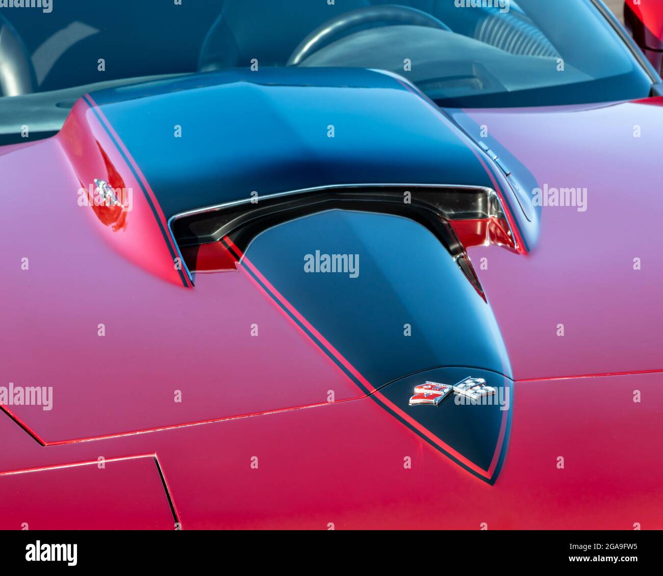 PLYMOUTH, MI/USA - 26 LUGLIO 2021: Primo piano di una paletta da 1967 Chevrolet Corvette Stinger Hood presso il Concours d'Elegance of America all'Inn at St. John's. Foto Stock