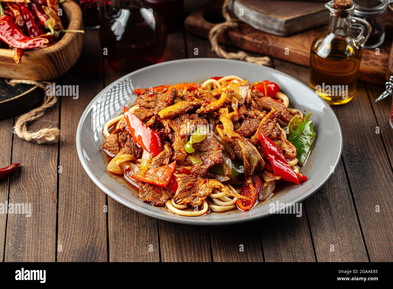 Tagliatelle asiatiche di agman guiru Foto Stock