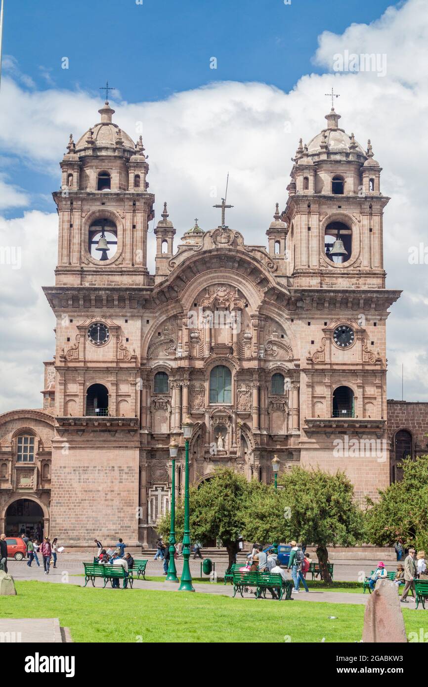 CUZCO, PERÙ - 23 MAGGIO 2015: La Compania de Jesus chiesa su Plaza de Armas a Cuzco, Perù. Foto Stock