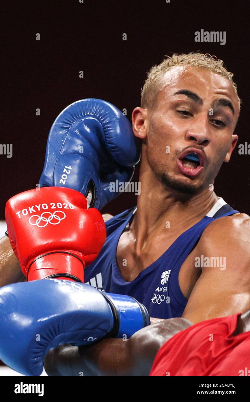 Tokyo, Giappone. 30 luglio 2021. Benjamin Whittaker of Britain compete durante la partita finale degli uomini di boxe leggeri (75-81 kg) contro Keno Machado del Brasile ai Giochi Olimpici di Tokyo 2020 a Tokyo, Giappone, 30 luglio 2021. Credit: Ou Dongqu/Xinhua/Alamy Live News Foto Stock