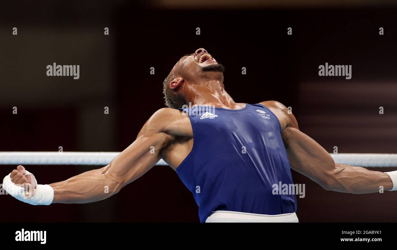 Tokyo, Giappone. 30 luglio 2021. Benjamin Whittaker of Britain celebra la vittoria della 75 partita finale di pugilato contro Keno Machado del Brasile ai Giochi Olimpici di Tokyo 2020, Giappone, 30 luglio 2021. Credit: Ou Dongqu/Xinhua/Alamy Live News Foto Stock