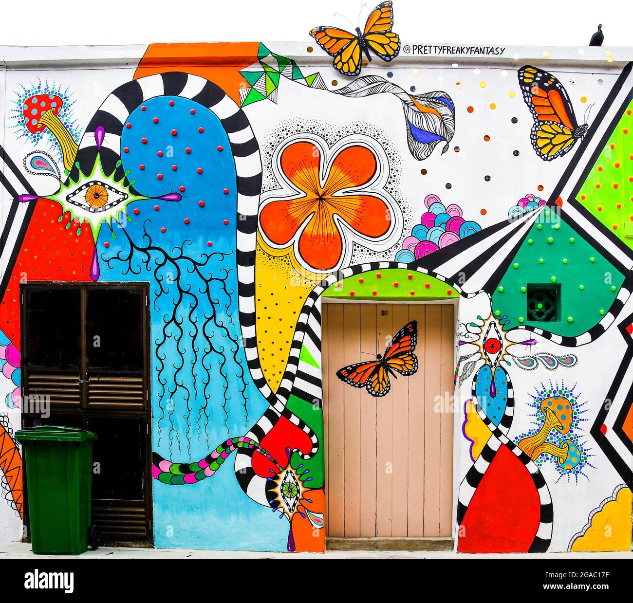 Colorati dipinti murali di Street art nell'area di Kampong Glam di Singapore. Si tratta di una popolare attrazione turistica. Foto Stock