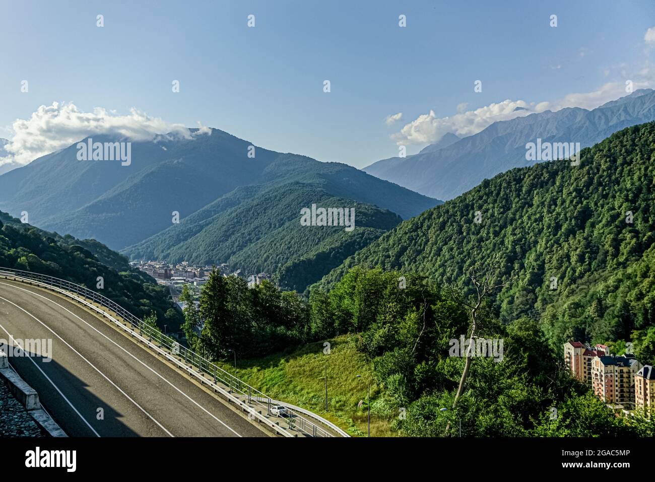 Strada tortuosa a zig zag immagini e fotografie stock ad alta ...