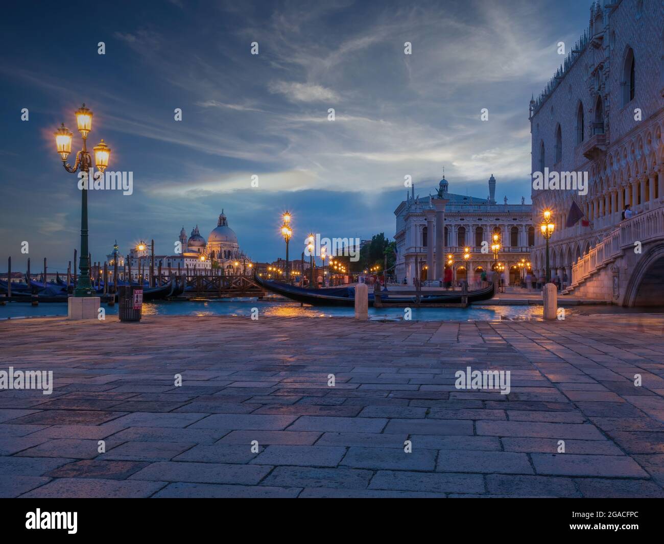 Incredibile città italiana Venezia al tramonto Foto Stock