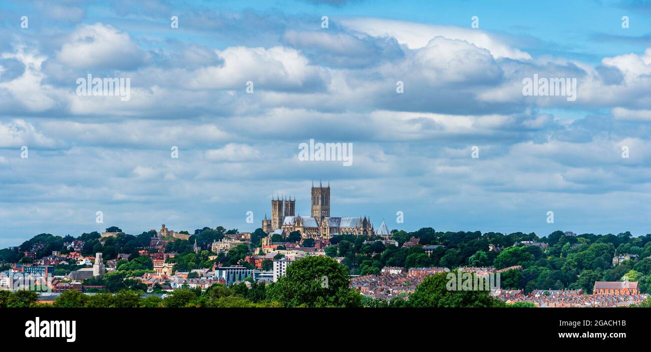 Lincoln Cathedral, Lincoln Minster, o la Cattedrale della Beata Vergine Maria di Lincoln - dalla collina a Canwick Foto Stock