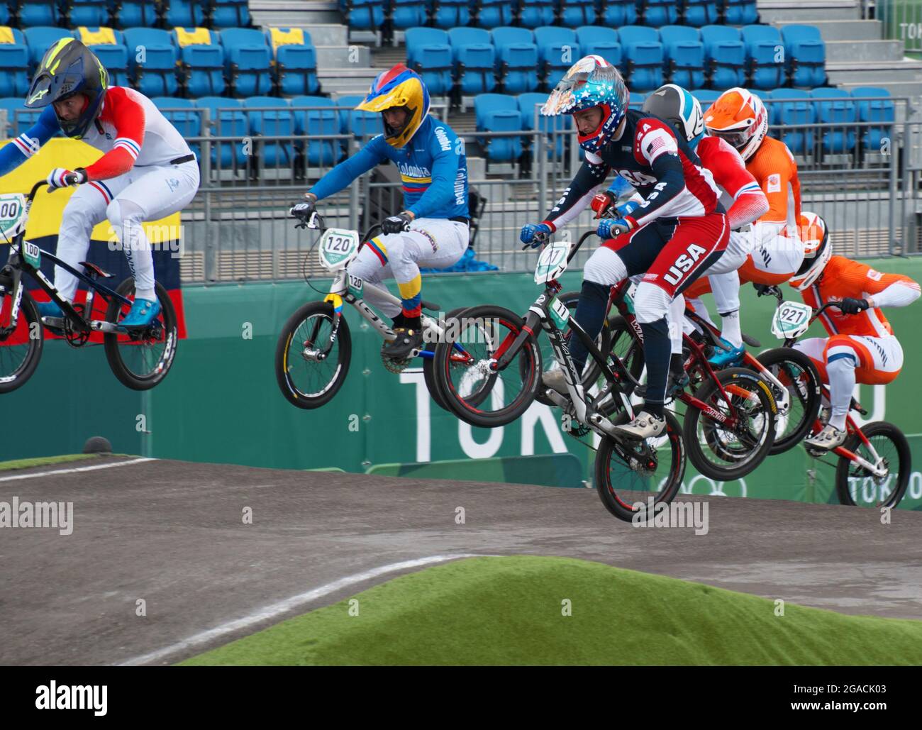 Tokyo, Giappone. 30 luglio 2021. I piloti compete nella semifinale durante le Olimpiadi di Tokyo Men's BMX Racing all'Ariake Urban Sports Park, Tokyo, Giappone, venerdì 30 luglio 2021. Foto di Keizo Mori/UPI Credit: UPI/Alamy Live News Foto Stock