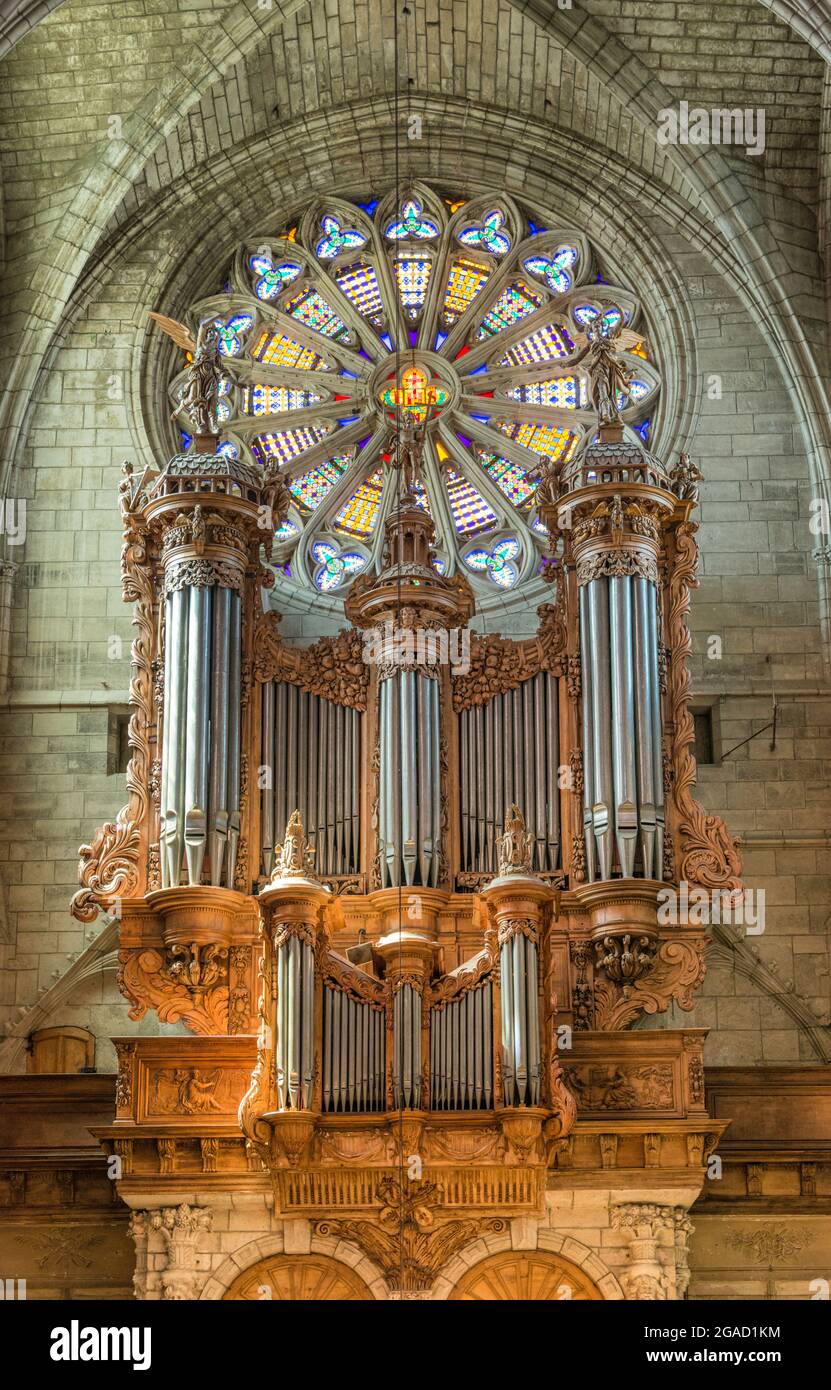 Organo barocco, rosone presso la Cattedrale di Saint-Nazaire (Cattedrale di St-Nazaire), a Beziers, dipartimento di Herault, regione Occitanie, Francia Foto Stock