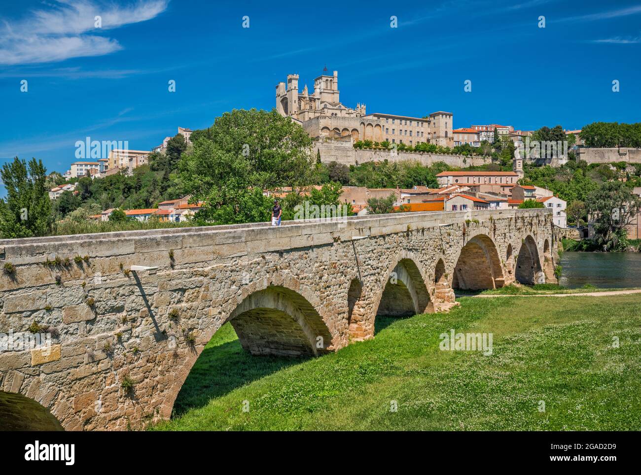 Pont-Vieux ponte sul fiume Orb, Cattedrale di Saint-Nazaire (Cattedrale di St-Nazaire), a Beziers, dipartimento Herault, regione Occitanie, Francia Foto Stock