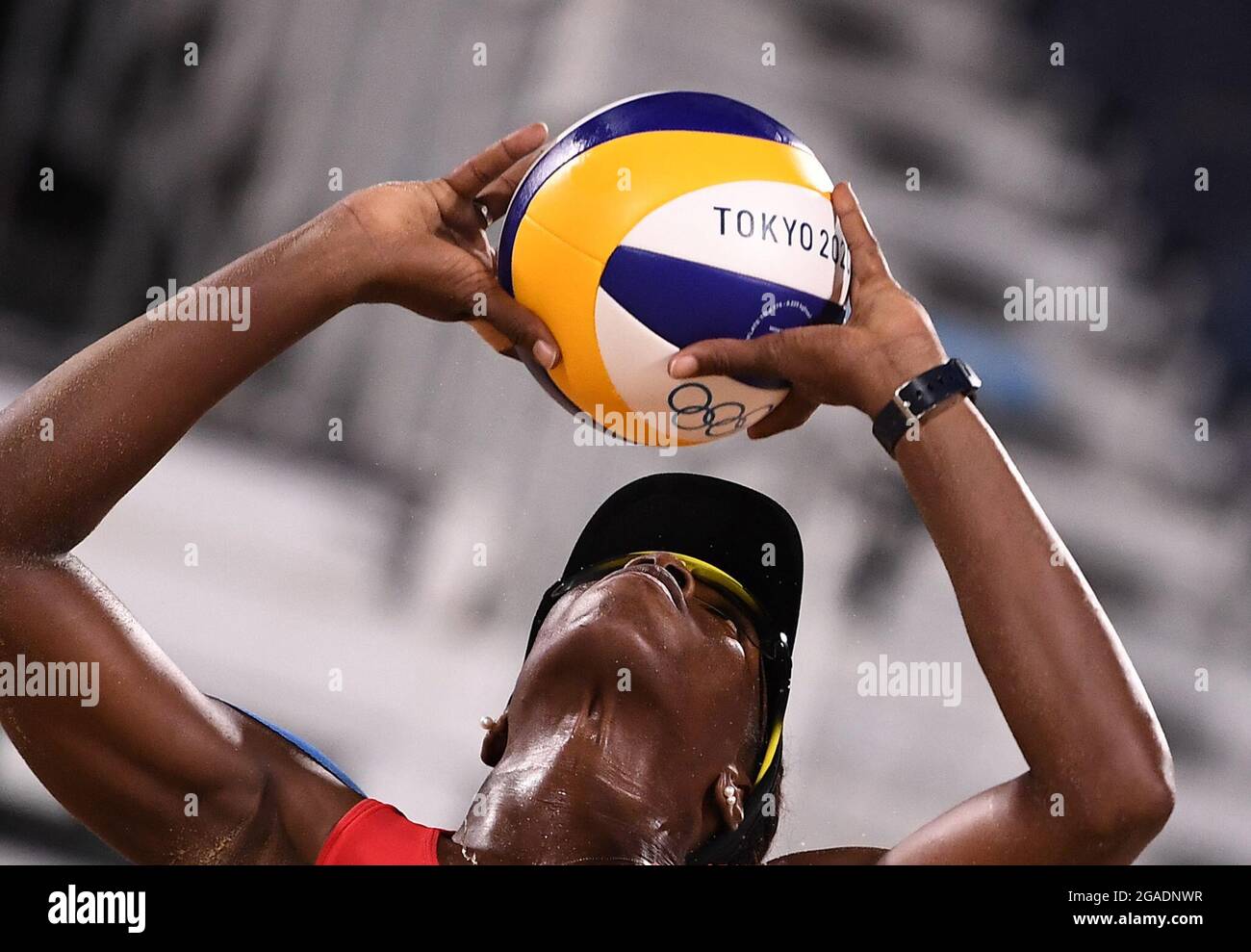 Tokyo, Giappone. 30 luglio 2021. Leila Consuelo Martinez Ortega di Cuba compete durante la partita preliminare femminile di Beach volley tra Marta Menegatti/Viktoria Orsi Toth d'Italia e Lidianny Echevarria Benitez/Leila Consuelo Martinez Ortega di Cuba ai Giochi Olimpici di Tokyo 2020, Giappone, 30 luglio 2021. Credit: Li He/Xinhua/Alamy Live News Foto Stock