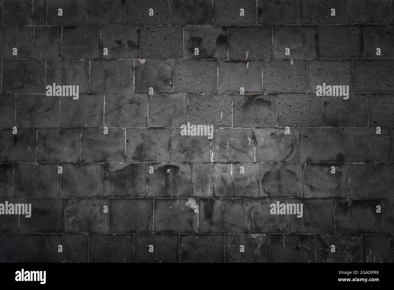 mattoni grigio scuro sulla decorazione della parete per sfondo. Foto di alta qualità Foto Stock