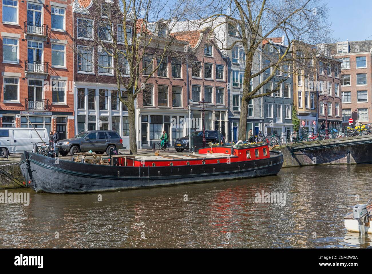 Chiatta sul canale Prinsengracht, Amsterdam, Paesi Bassi Foto Stock