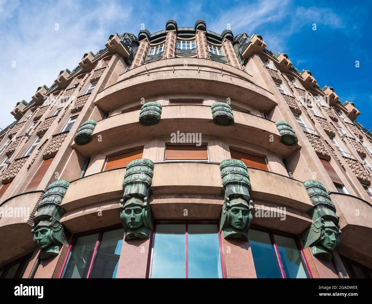 Praga, Repubblica Ceca - 4 luglio 2021: Supich House edificio geometrico in stile Art Nouveau o Palazzo in Piazza Venceslao. Foto Stock