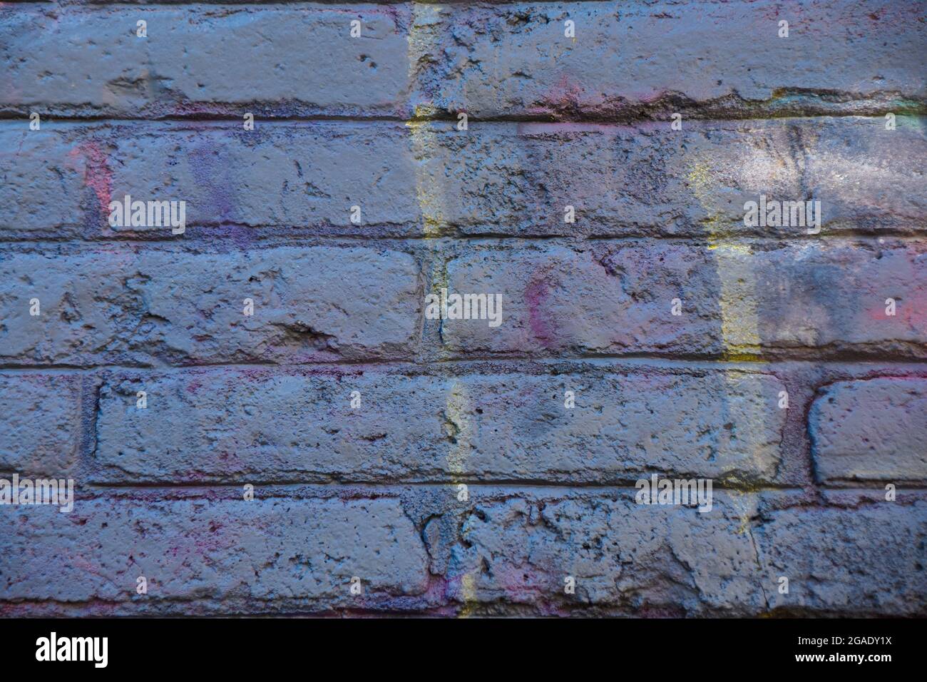 Dettaglio di una parete blu di mattoni. Foto Stock