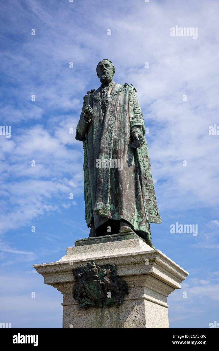 EASTBOURNE, EAST SUSSEX/UK - LUGLIO 29 : Statua di Spencer Compton Cavendish, ottavo duca del Devonshire, a Eastbourne il 29 luglio 2021 Foto Stock