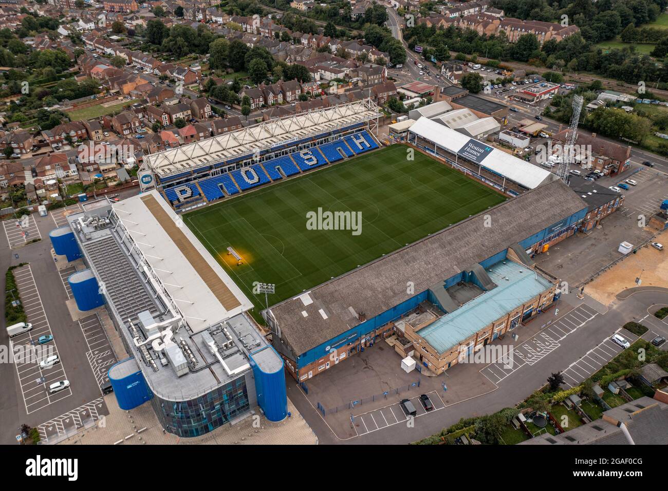 Vista aerea del RAFFINATO stadio del club di calcio Peterborough, il drone Weston Homes Stadium Foto Stock
