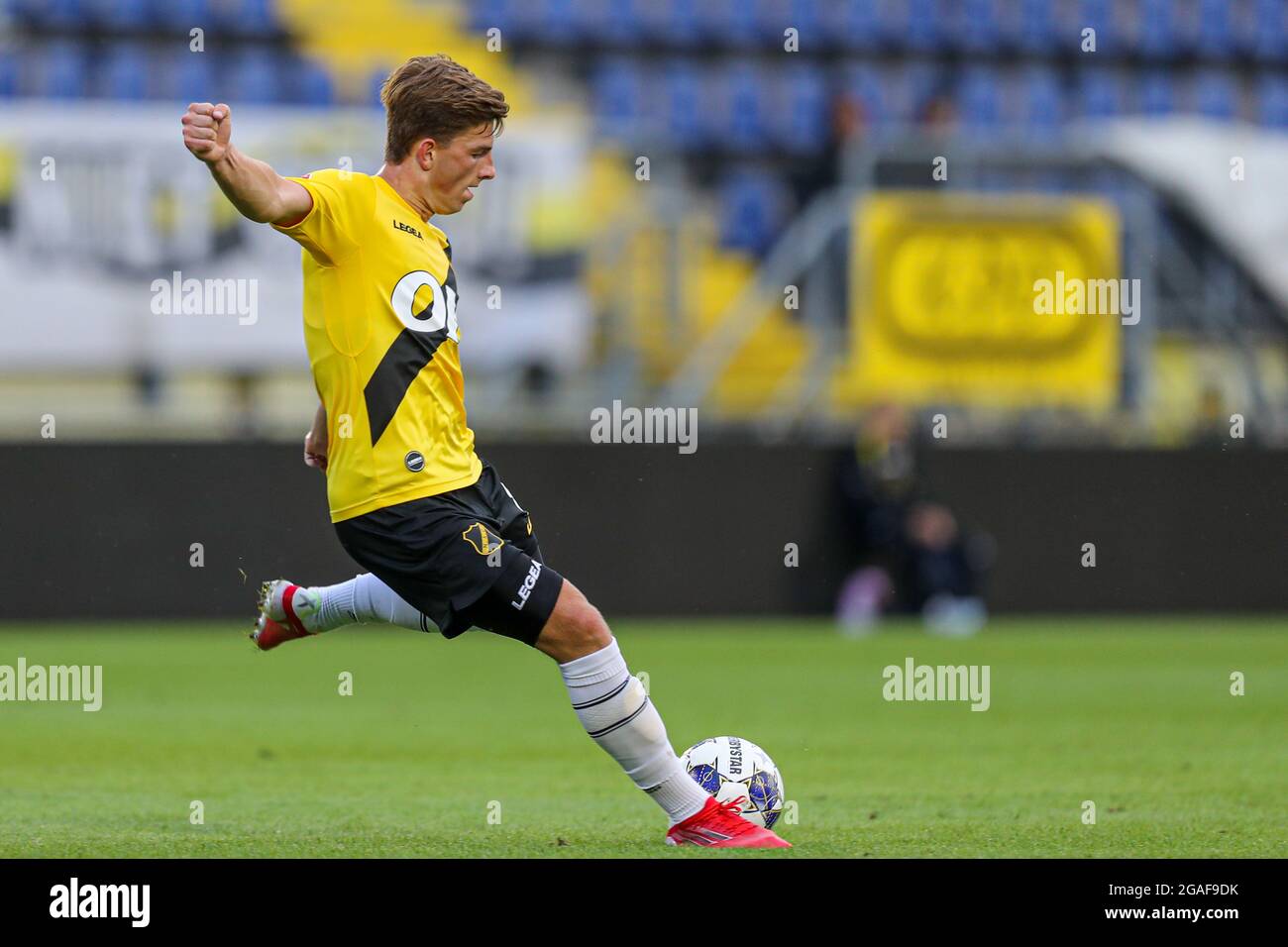 BREDA, PAESI BASSI - LUGLIO 30: Boris van Schuppen di NAC Breda durante la partita pre-stagione tra NAC Breda e Lommel SK al Rat Verlegh Stadion il 30 luglio 2021 a Breda, Paesi Bassi (Foto di Gino Outheusden/Orange Pictures) Foto Stock