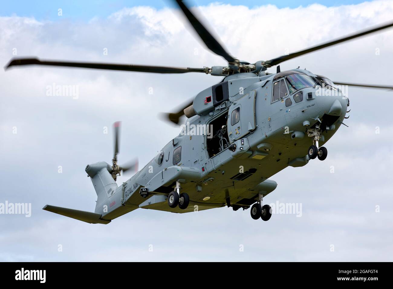 Un Royal Navy Fleet Air Arm AgustaWestland Merlin HC.3, ZJ125, elicottero presso la Royal Naval Air Station Yeovilton International Air Day 2019, Somerset Foto Stock