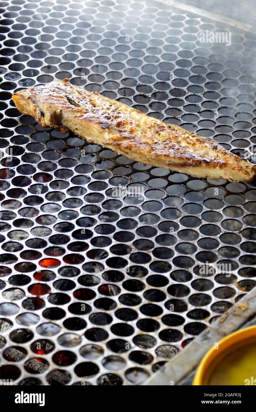 Pesce alla griglia, cucina tipica e tradizionale brasiliana a Piracicaba, São Paulo. Foto Stock