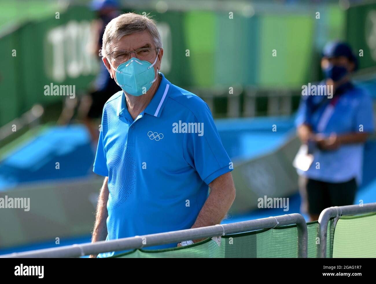 Tokio, Giappone. 31 luglio 2021. Triathlon: Olimpico, relè, misto al Parco Marino di Odaiba. Thomas Bach, presidente del Comitato Olimpico Internazionale (CIO), visita l'evento. Credit: Sebastian Gollnow/dpa/Alamy Live News Foto Stock