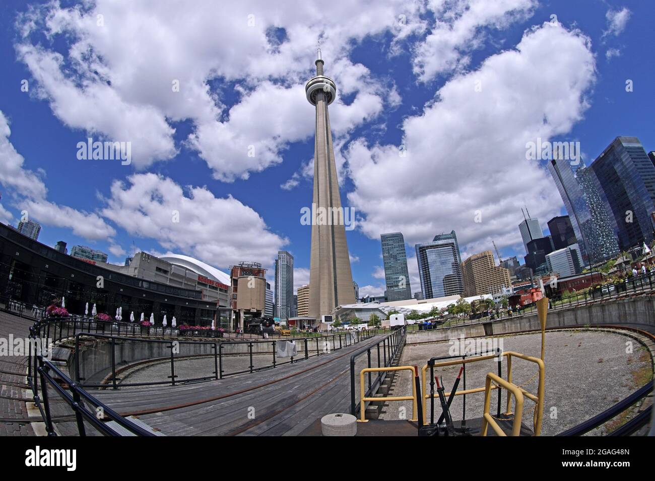 Toronto, Canada - 30 luglio 2021: Un ex cantiere ferroviario nel centro di Toronto ai piedi della CN Tower è stato convertito in un museo ferroviario, e il Foto Stock