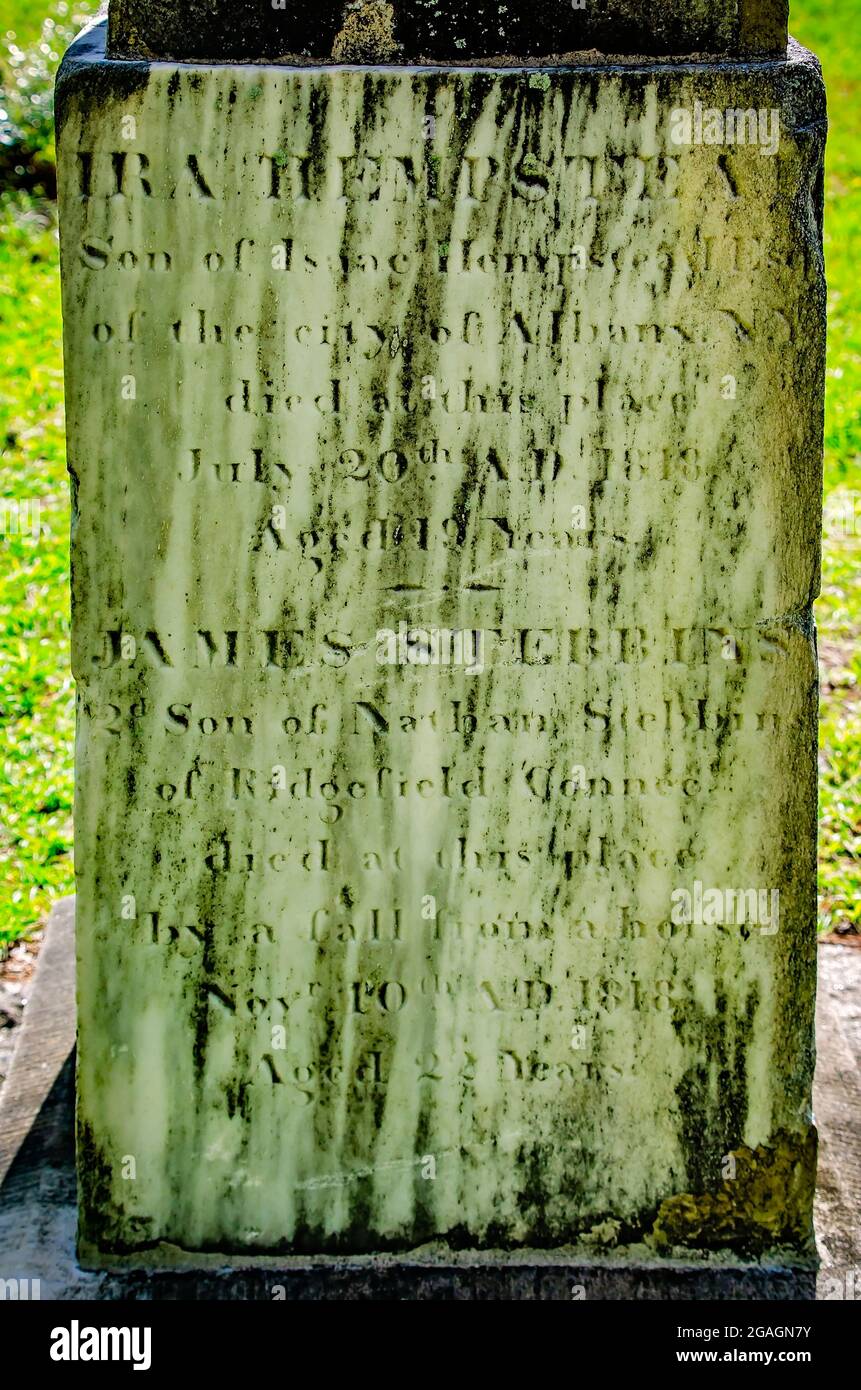 Una lapide si trova nel cimitero di Blakeley, nello storico Blakeley state Park, il 26 giugno 2021, a Spanish Fort, Alabama. Foto Stock