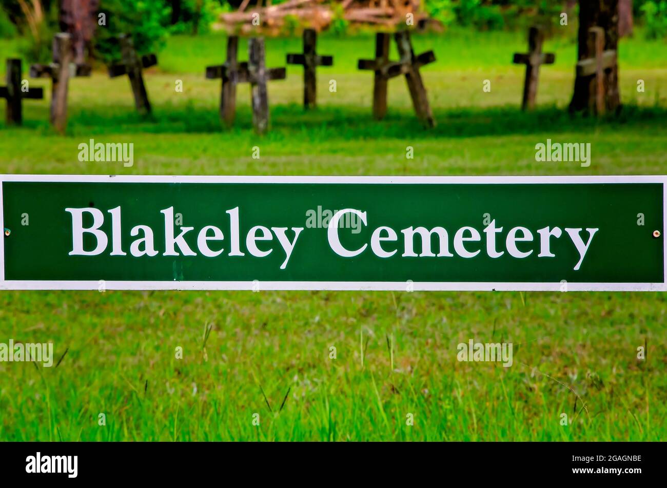 Croci di cemento si trovano nel cimitero di Blakeley, nello storico Blakeley state Park, 26 giugno 2021, a Spanish Fort, Alabama. Foto Stock