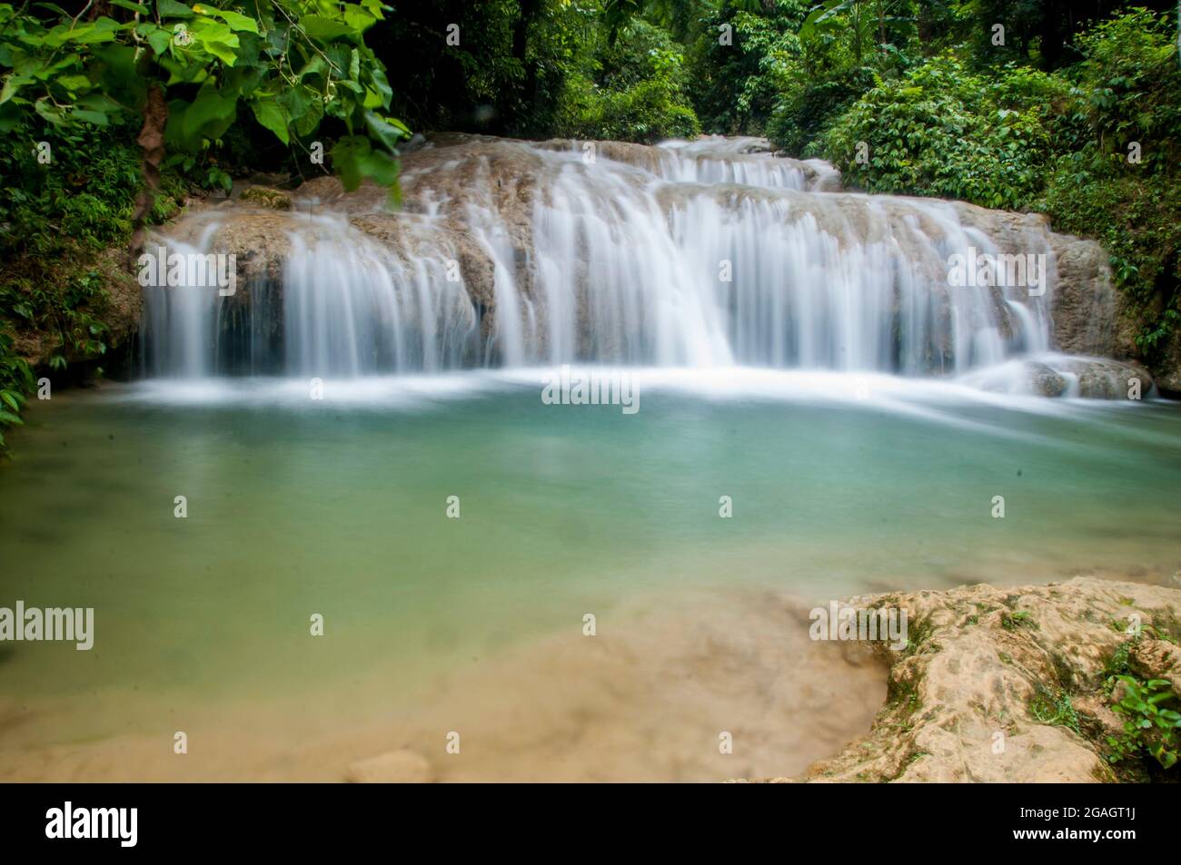 Bella cascata nel villaggio di pu Luong Thanh Hoa provincia nord del Vietnam Foto Stock